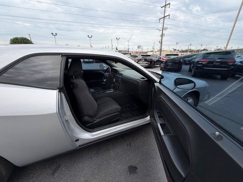 Used 2012 Dodge Challenger SXT RWD image 7