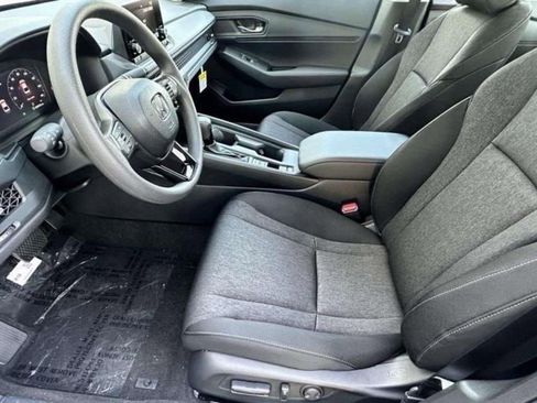 Certified 2025 Honda Accord SE image 6