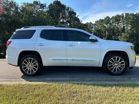 Used 2022 GMC Acadia Denali w/ Denali Technology Package image 4
