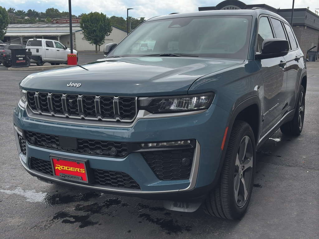 New 2026 Jeep Grand Cherokee L Limited w/ Luxury Tech Group II AWD/4WD image 3