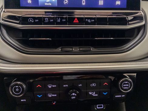 Used 2025 Jeep Compass Limited image 19