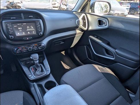 Used 2020 Kia Soul LX image 9