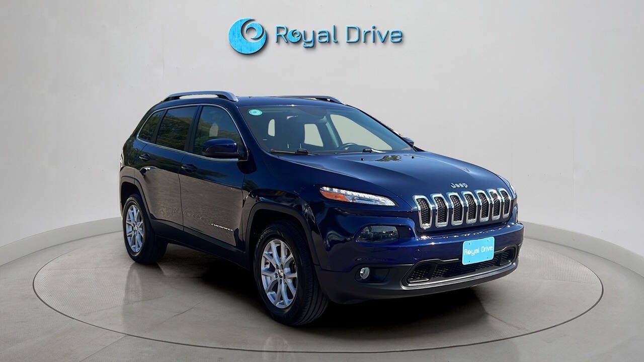 Used 2016 Jeep Cherokee Latitude w/ Cold Weather Group AWD/4WD image 7