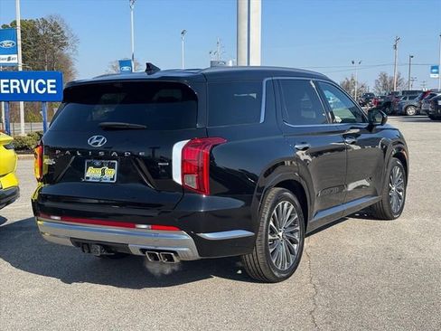 Used 2024 Hyundai Palisade Calligraphy image 3
