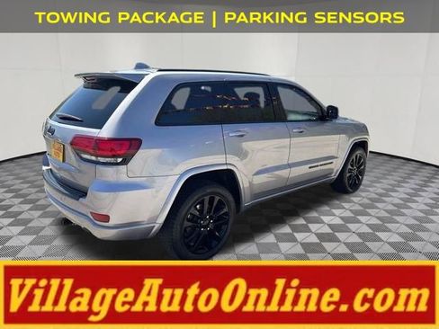 Used 2018 Jeep Grand Cherokee Altitude AWD/4WD image 4