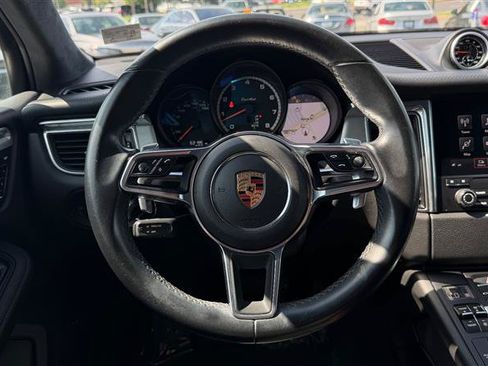 Used 2018 Porsche Macan Turbo AWD/4WD image 33