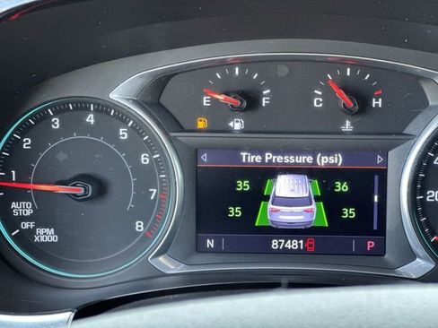 Used 2022 Chevrolet Traverse LT image 12