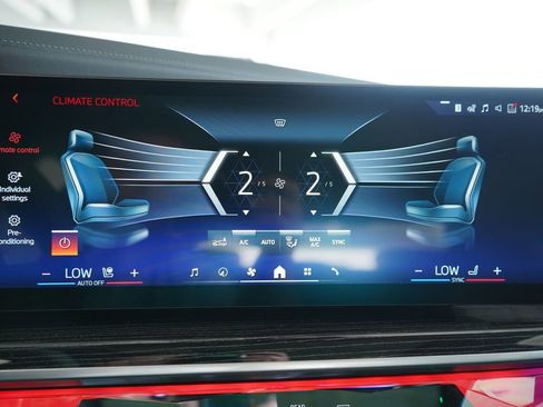 New 2026 BMW 740i w/ Premium Package image 18