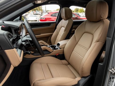 Certified 2026 Porsche Cayenne Coupe AWD/4WD image 5