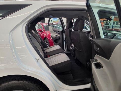 Used 2018 Chevrolet Equinox LS FWD image 34