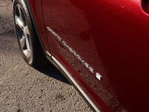 Used 2024 Jeep Grand Cherokee L Limited w/ Luxury Tech Group II image 12