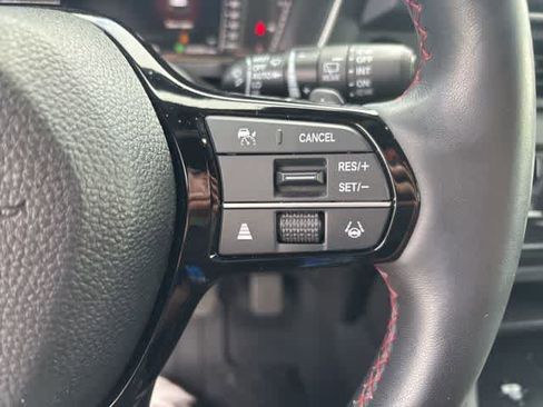 Used 2025 Honda Pilot Black Edition image 12