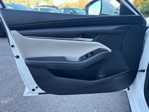 Used 2019 MAZDA MAZDA3 Sedan w/ Select Package image 9