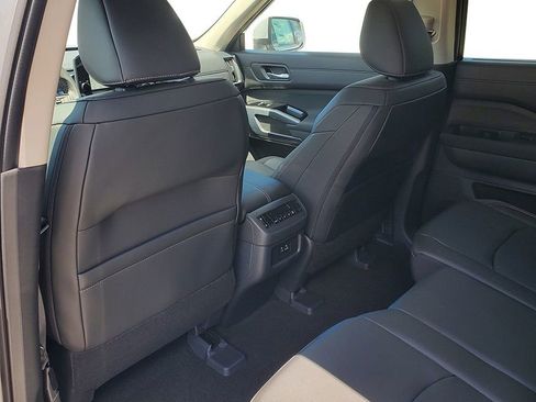 New 2025 Nissan Pathfinder SL w/ Black Appearance Package image 14