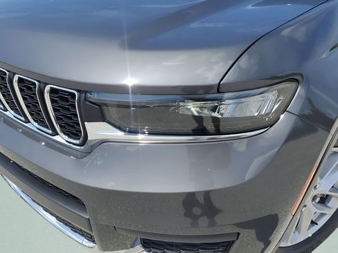 New 2025 Jeep Grand Cherokee L Laredo image 16