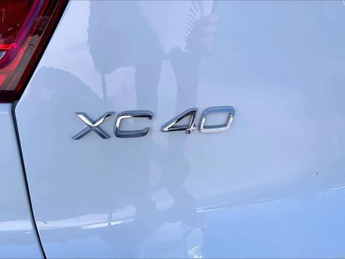 Used 2019 Volvo XC40 T5 Momentum image 10