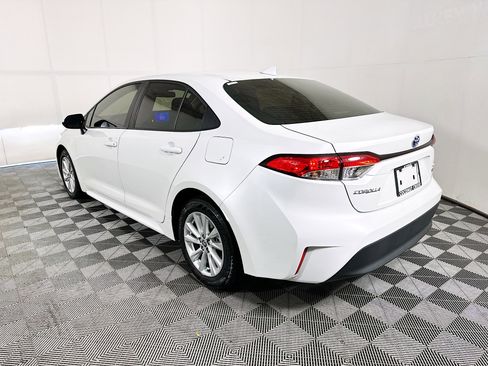 Used 2024 Toyota Corolla LE w/ LE Convenience Package FWD image 5