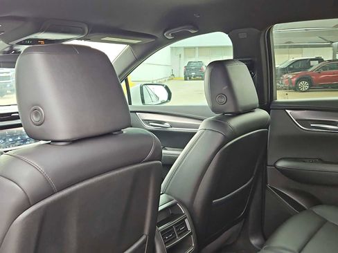Used 2023 Cadillac XT5 Luxury image 16