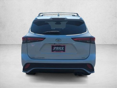 Used 2022 Toyota Highlander XSE FWD image 7
