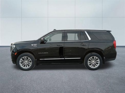 Used 2021 GMC Yukon SLT w/ SLT Luxury Package image 2