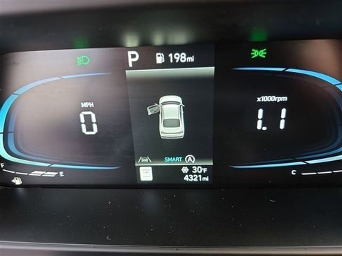 Used 2025 Hyundai Elantra SE FWD image 21