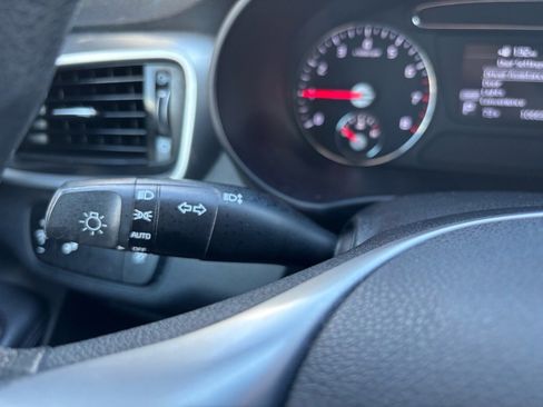 Used 2019 Kia Sorento LX image 29