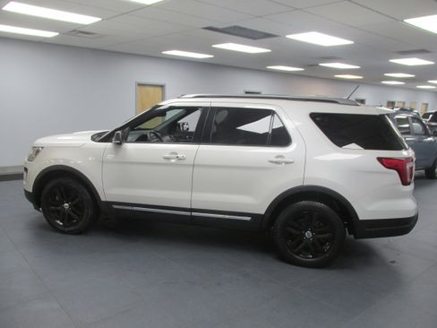 Used 2019 Ford Explorer XLT w/ Equipment Group 201A image 8