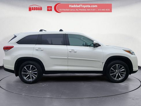 Used 2019 Toyota Highlander XLE AWD/4WD image 7