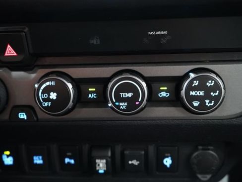 Used 2020 Toyota Tacoma TRD Off-Road w/ Technology Package AWD/4WD image 30
