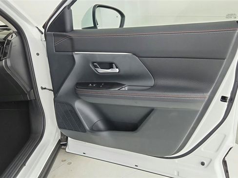 Used 2025 Nissan Kicks SR AWD/4WD image 29