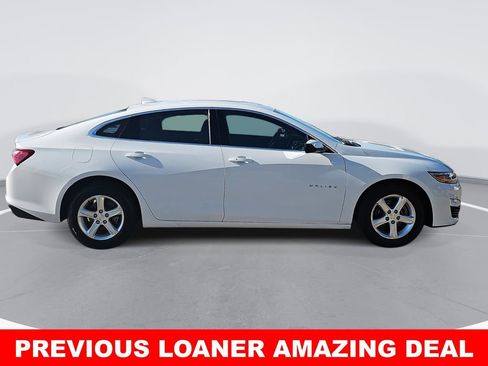 Used 2022 Chevrolet Malibu LT image 2