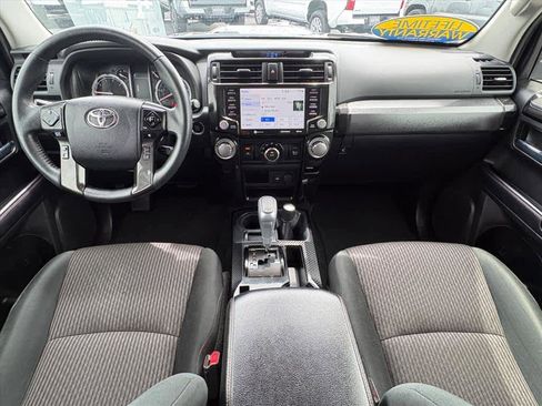 Used 2022 Toyota 4Runner TRD Off-Road AWD/4WD image 11