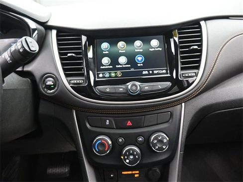 Used 2019 Chevrolet Trax LT w/ LT Convenience Package image 4