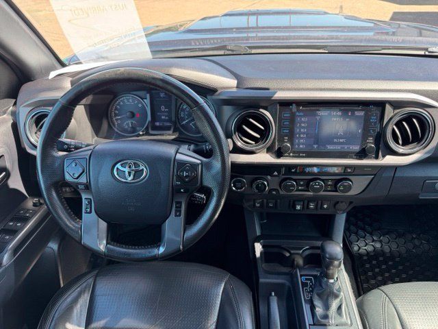 Used 2019 Toyota Tacoma SR5 AWD/4WD image 17