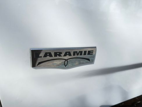 Used 2018 RAM 1500 Laramie w/ Convenience Group AWD/4WD image 4