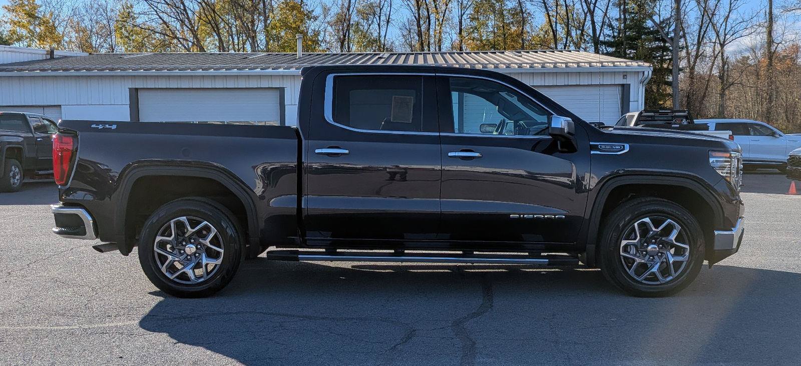Used 2024 GMC Sierra 1500 SLT w/ SLT Premium Plus Package AWD/4WD image 5