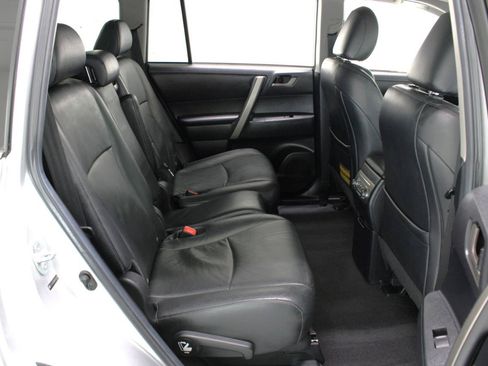 Used 2011 Toyota Highlander SE w/ Tow Pkg FWD image 44