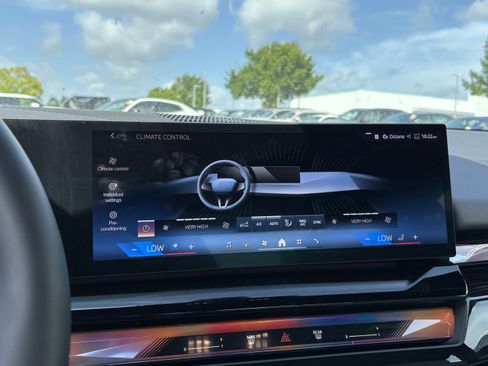 Used 2026 BMW 550e xDrive w/ Premium Package AWD/4WD image 29