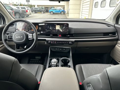 New 2026 Kia Carnival EX FWD image 17