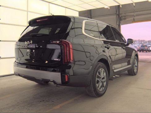 Used 2024 Kia Telluride LX image 11