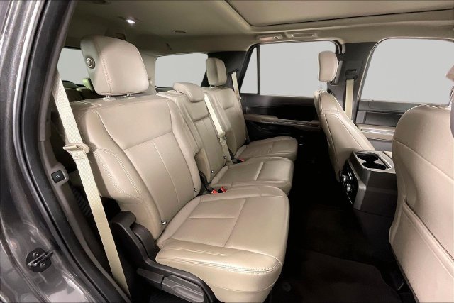 Used 2019 Ford Expedition XLT w/ Equipment Group 202A AWD/4WD image 23