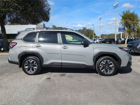 Used 2025 Subaru Forester Premium w/ Convenience Package #2 image 3