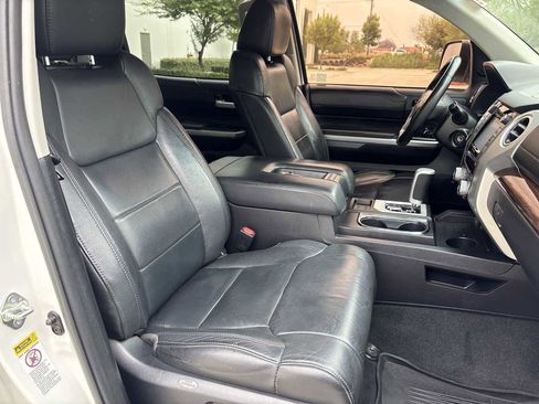 Used 2017 Toyota Tundra Limited w/ Limited Premium Package RWD image 17