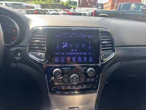 Used 2019 Jeep Grand Cherokee Altitude AWD/4WD image 15