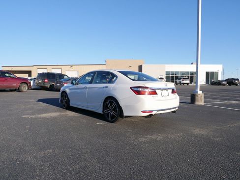 Used 2016 Honda Accord Sport image 6