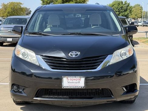 Used 2017 Toyota Sienna LE w/ Protection Package FWD image 8