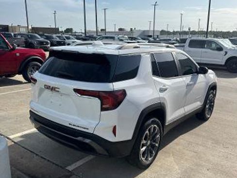 Used 2026 GMC Terrain Elevation w/ Elevation Premium Package FWD image 3