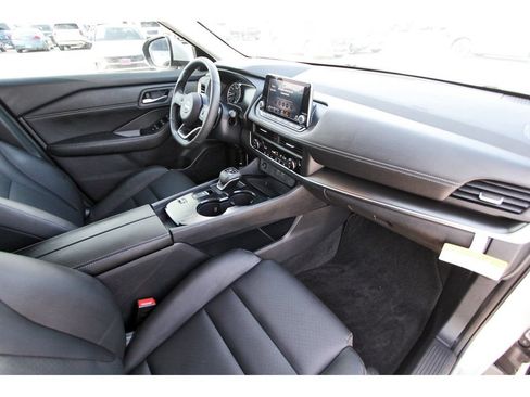 Used 2024 Nissan Rogue SV w/ SV Premium Package FWD image 29