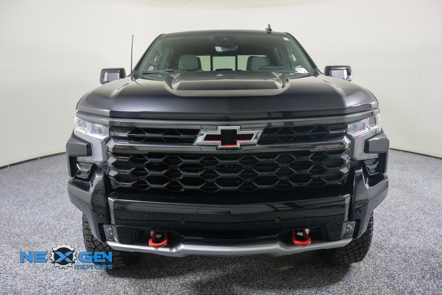 Used 2025 Chevrolet Silverado 1500 ZR2 w/ Technology Package AWD/4WD image 3
