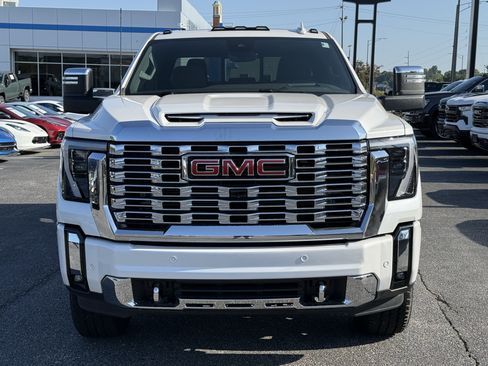 Used 2024 GMC Sierra 2500 Denali w/ Denali Reserve Package AWD/4WD image 3